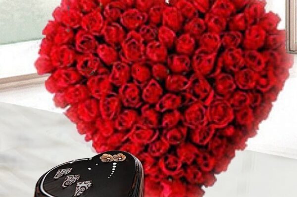 heart shape bouquet with cake