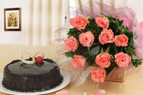 Pink rose bouquet with cake