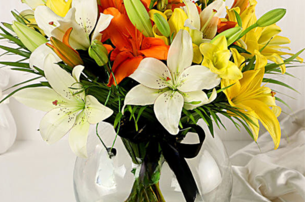 mix lilies bouquet with a vase