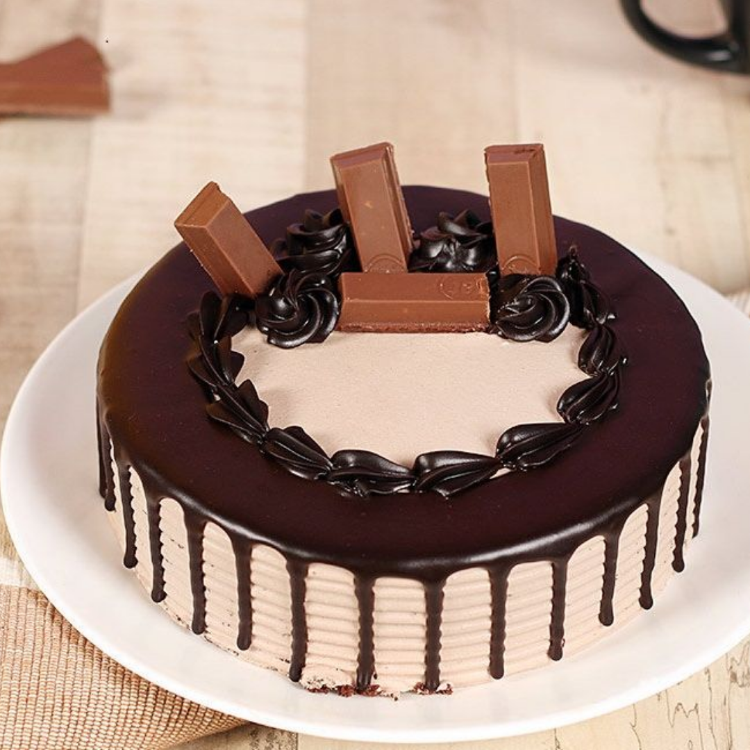 Creamy cake with kitkat chocolate