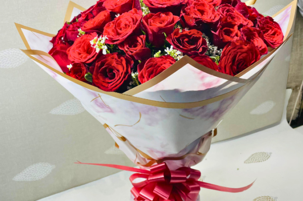 Red Rose Bouquet | New Luck Flowers and Cakes | Best Florist in Udaipur