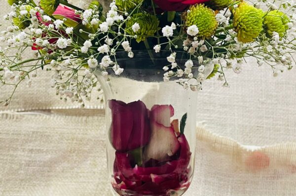 Valentines-Special-Flowers-Vase-Arrangement-New-Lucky-Flowers-and-Cakes.
